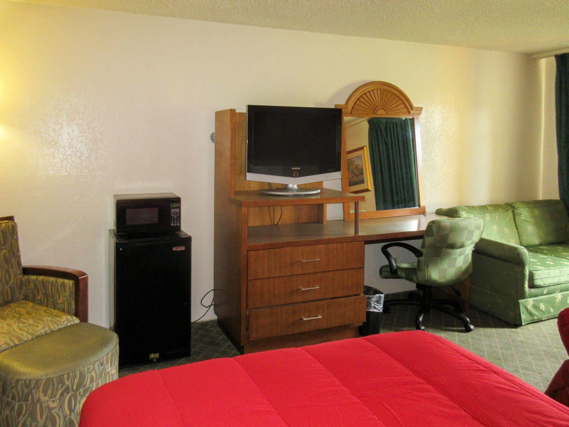 Rodeway Inn & Suites Denver Exterior photo