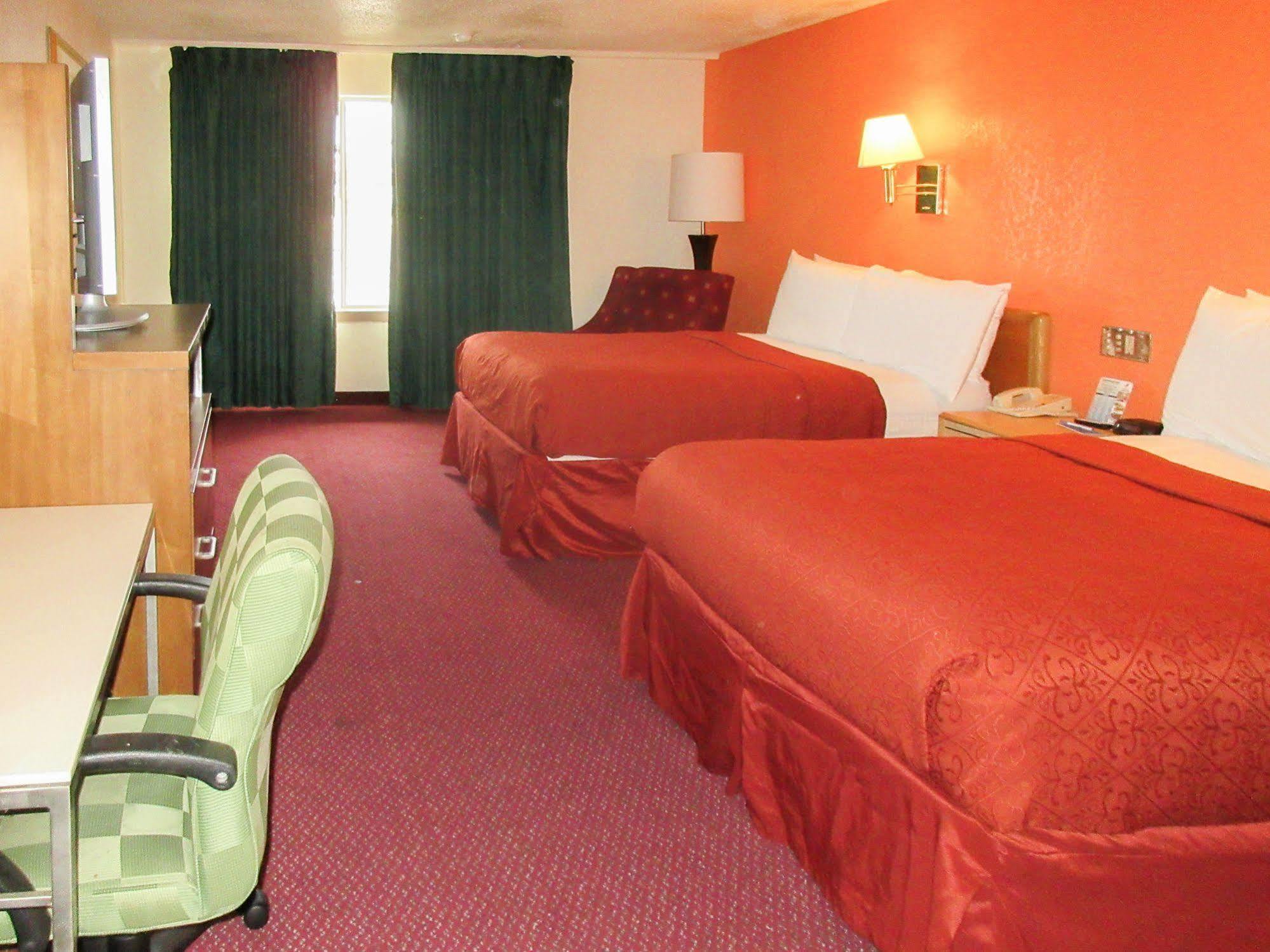 Rodeway Inn & Suites Denver Exterior photo